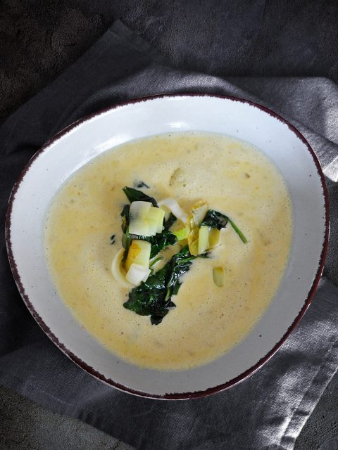 Linsensuppe mit Lauch und Spinat