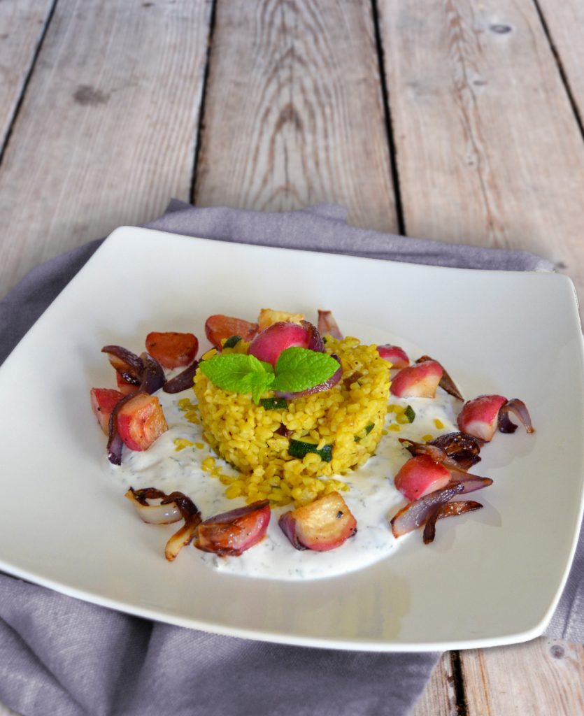 Bulgur mit Radieschen und roten Zwiebeln