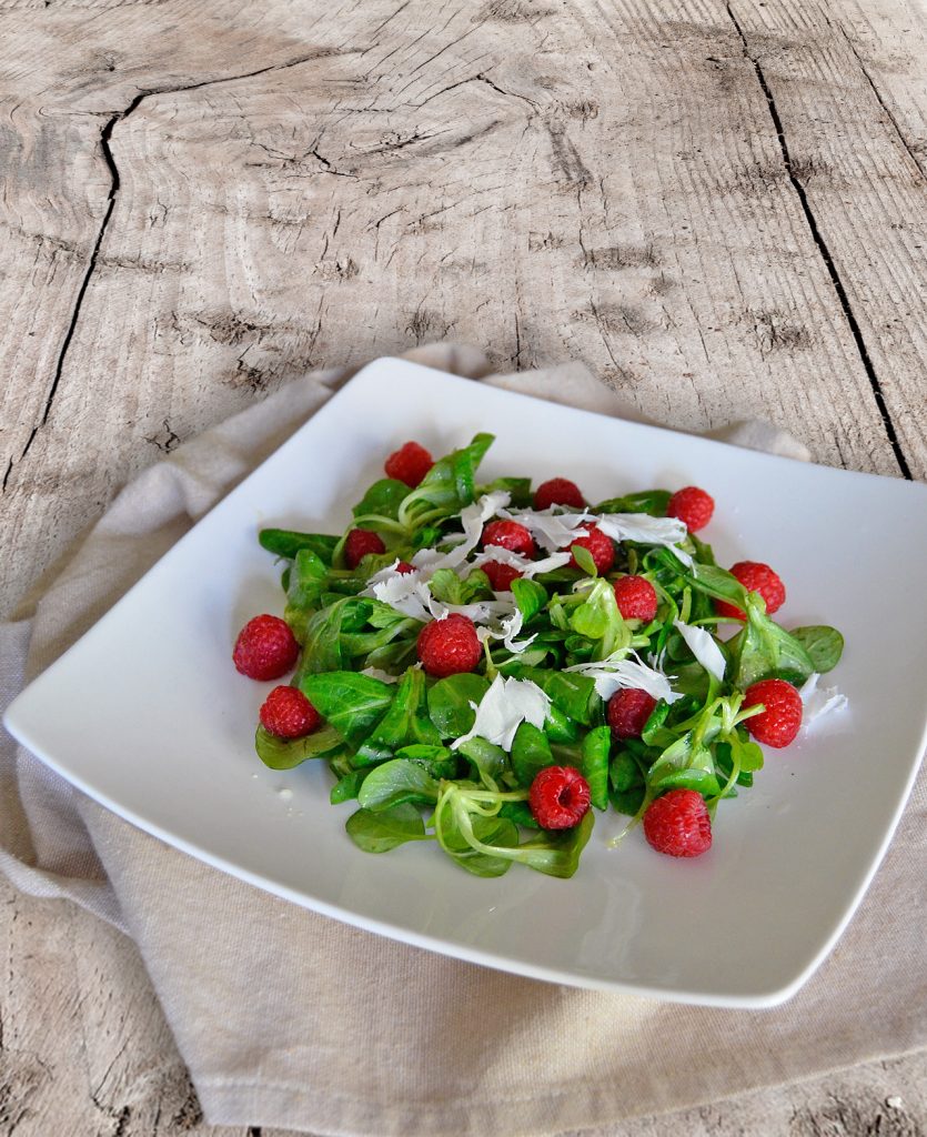 Feldsalat mit Himbeeren