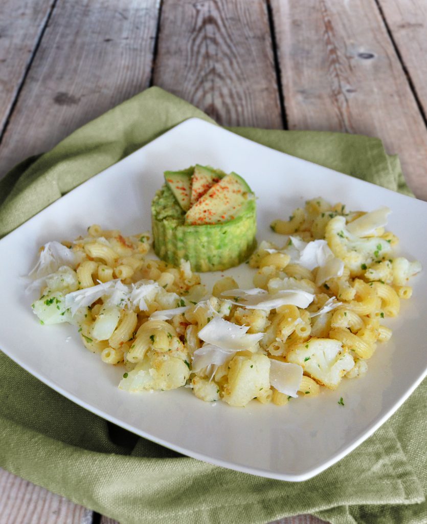 Pasta mit Blumenkohl und Guacamole