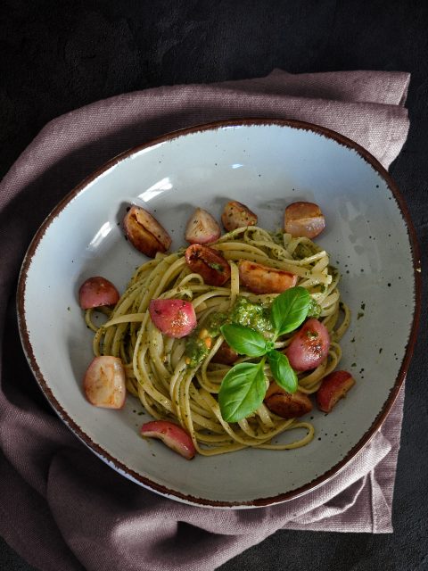 Linguine mit Pesto und gebratenen Radieschen