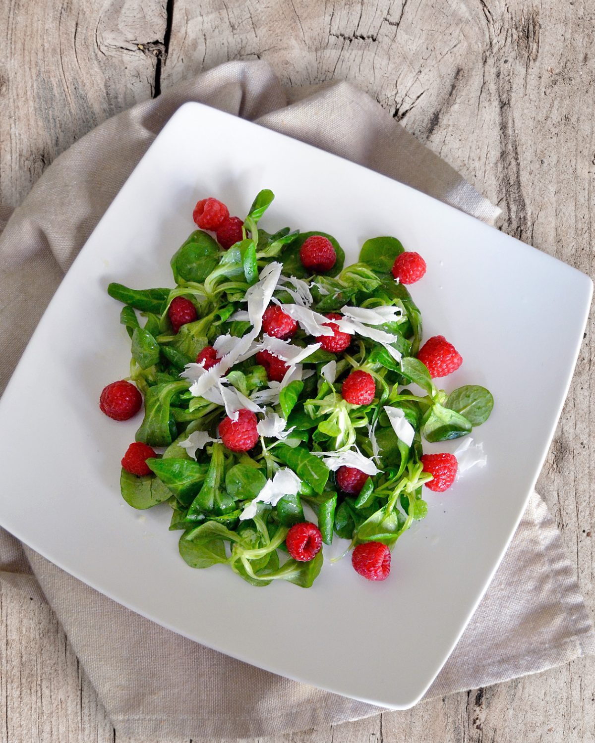 Feldsalat mit Himbeeren