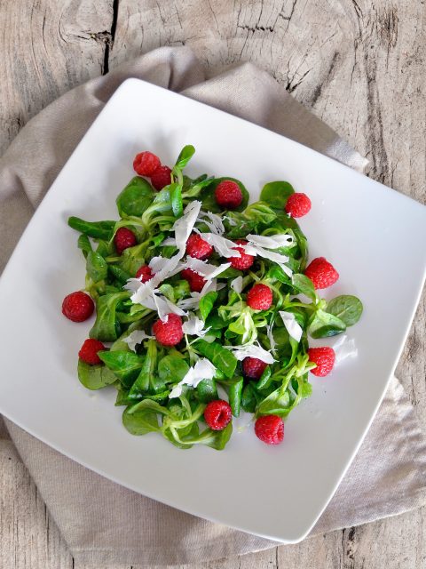 Feldsalat mit Himbeeren