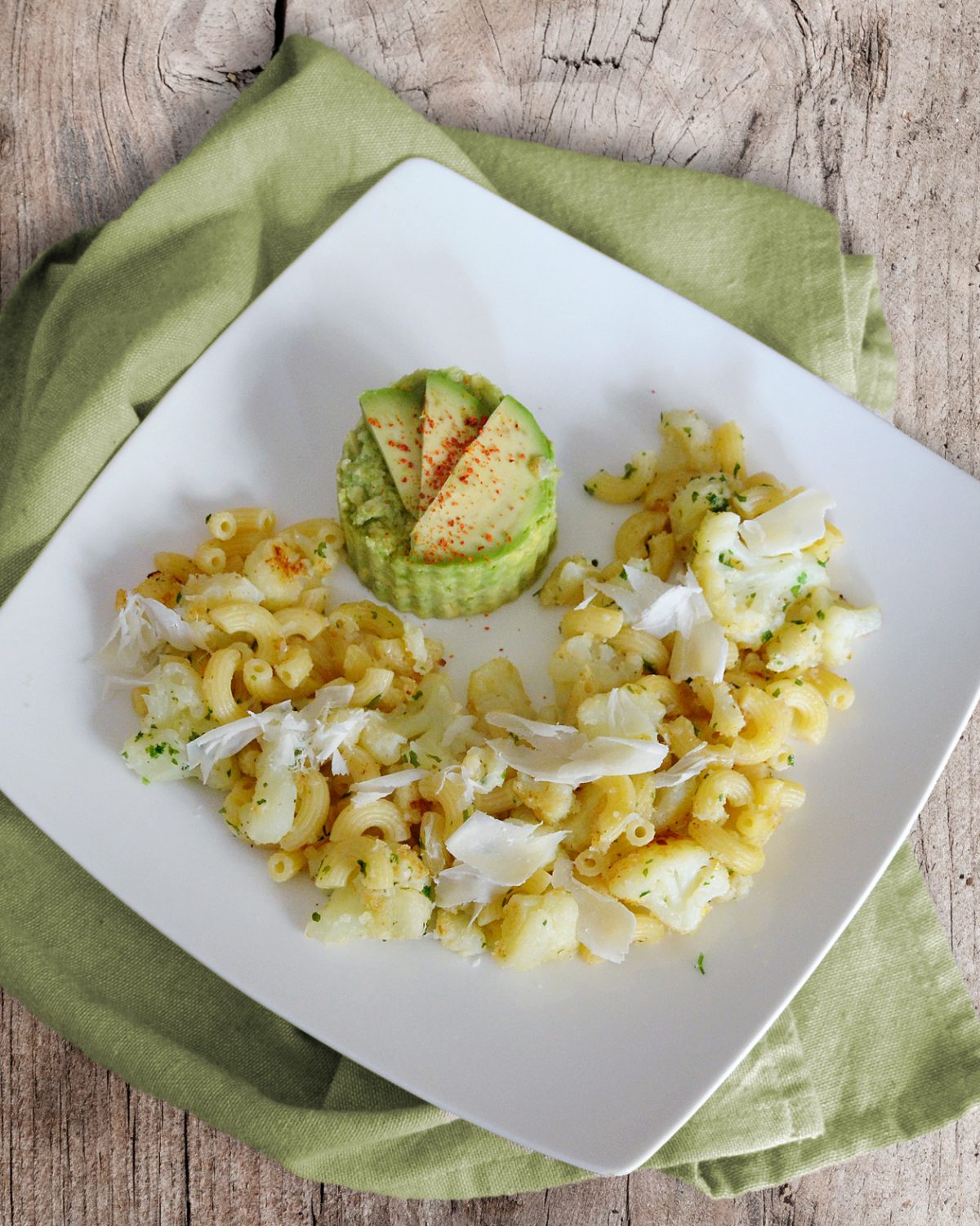 Pasta mit Blumenkohl und Guacamole