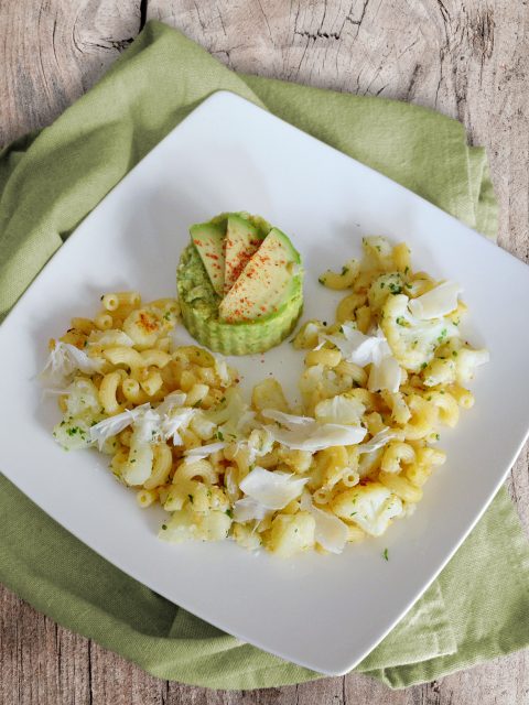 Pasta mit Blumenkohl und Guacamole