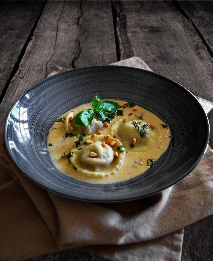 Ravioli mit Ziegenkäse-Champignon-Füllung