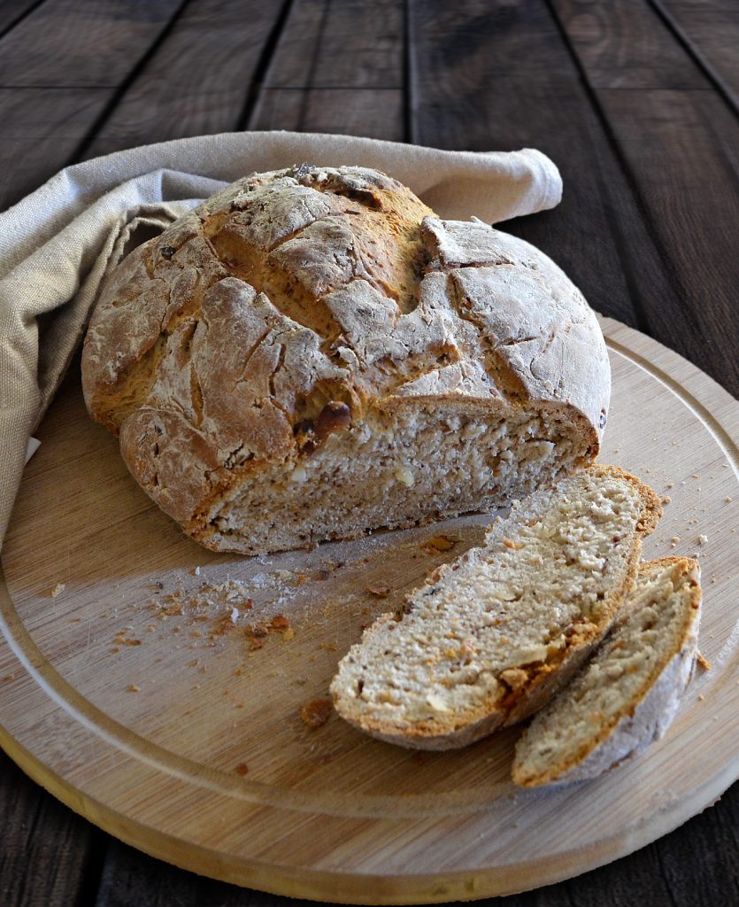 Dinkelbrot mit Walnüssen und Mandeln