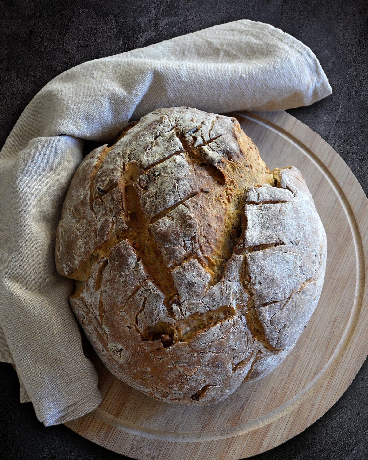 Dinkelbrot mit Walnüssen und Mandeln