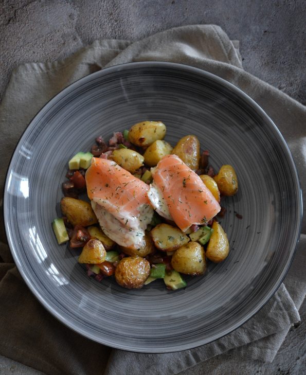 Bratkartoffel-Salat mit Lachs