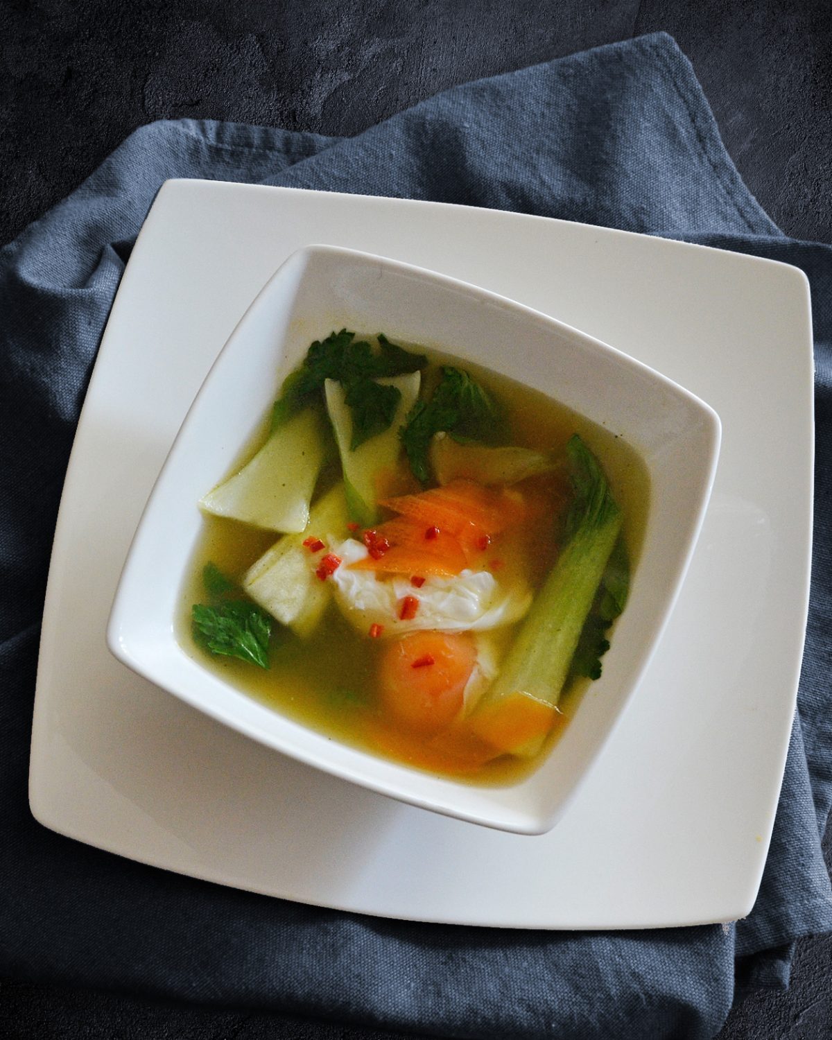 Asia-Süppchen mit Pak Choi und Möhren