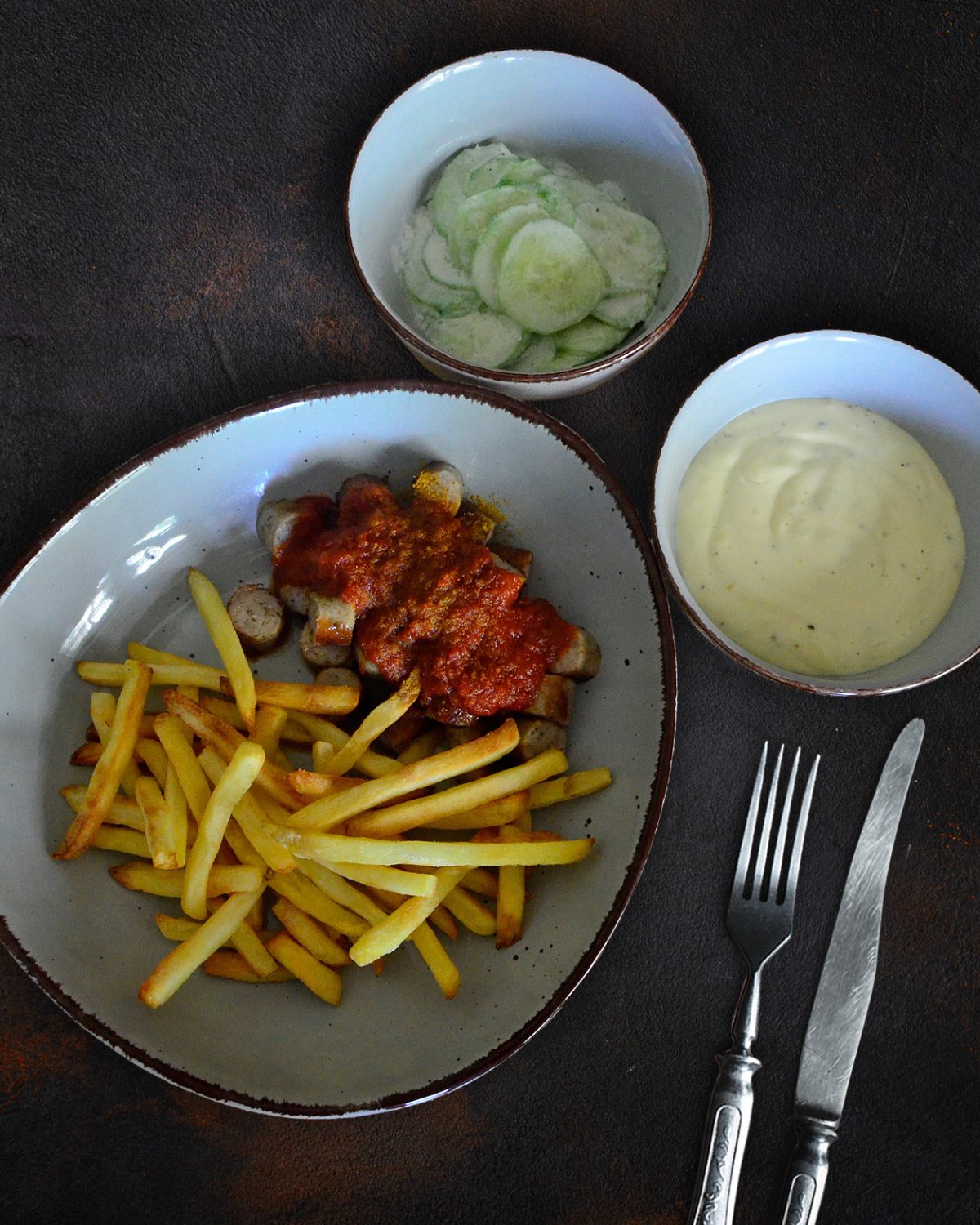 Currywurst mit Pommes