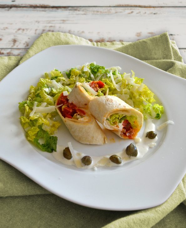 Wraps mit Paprika, Tomaten und geräuchertem Thunfisch