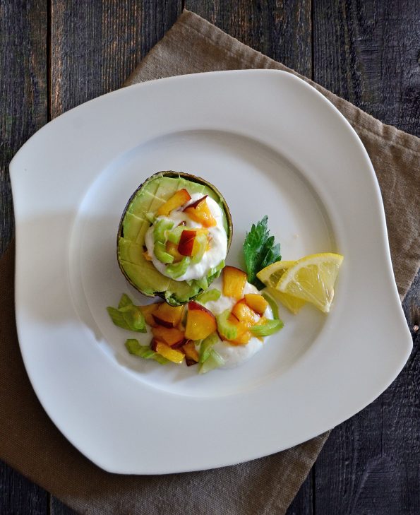 Salat mit Avocado, Sellerie und Nektarinen