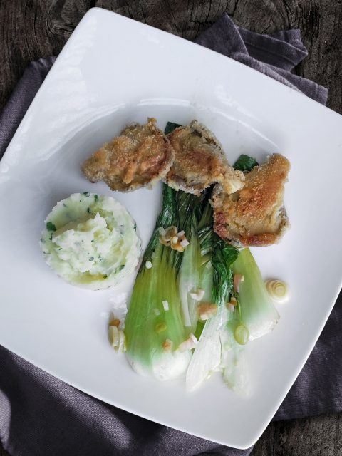 Panierte Austernpilze mit Pak Choi und Kartoffelstampf