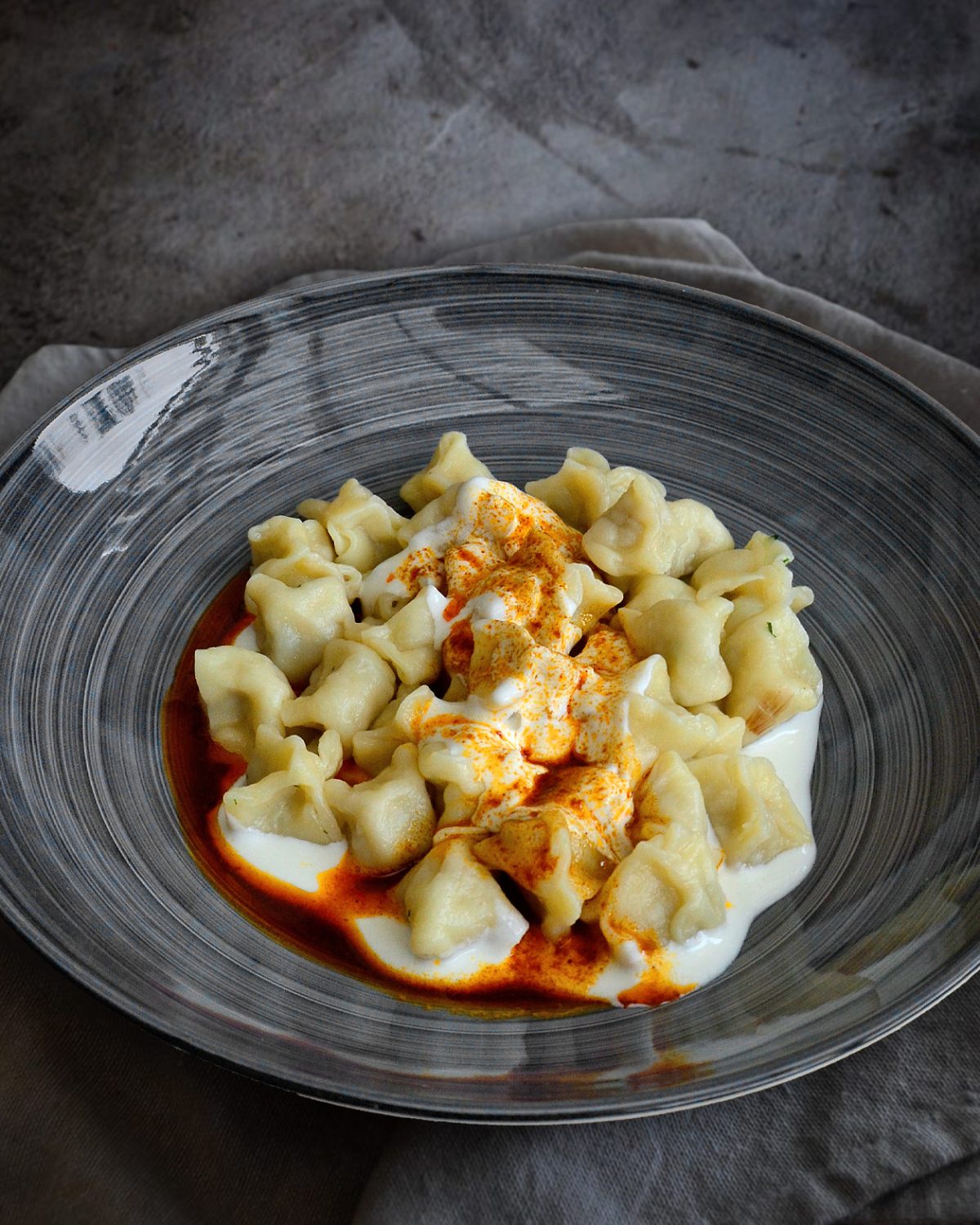 Türkische Manti mit Joghurt und Paprikabutter