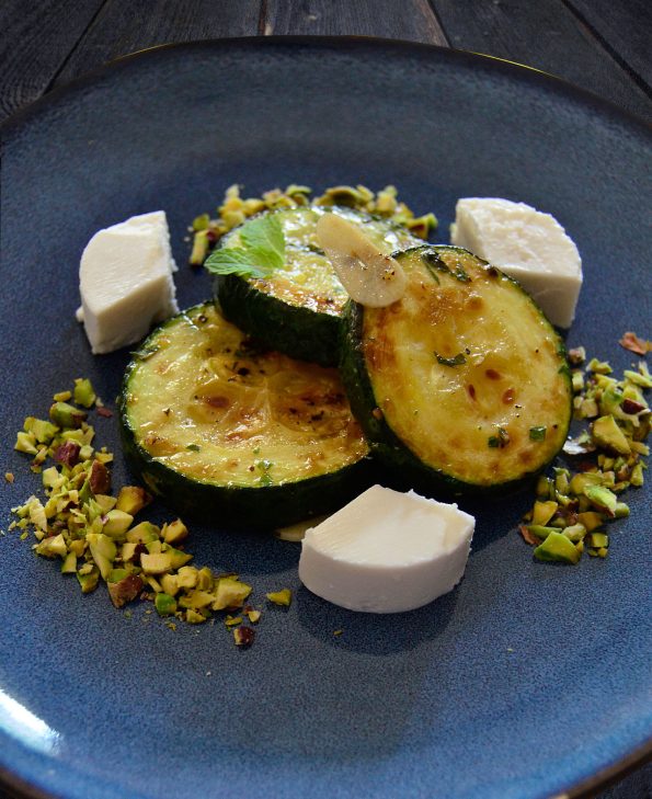 Zucchine alla scapece | Ziegenkäse | Pistazien