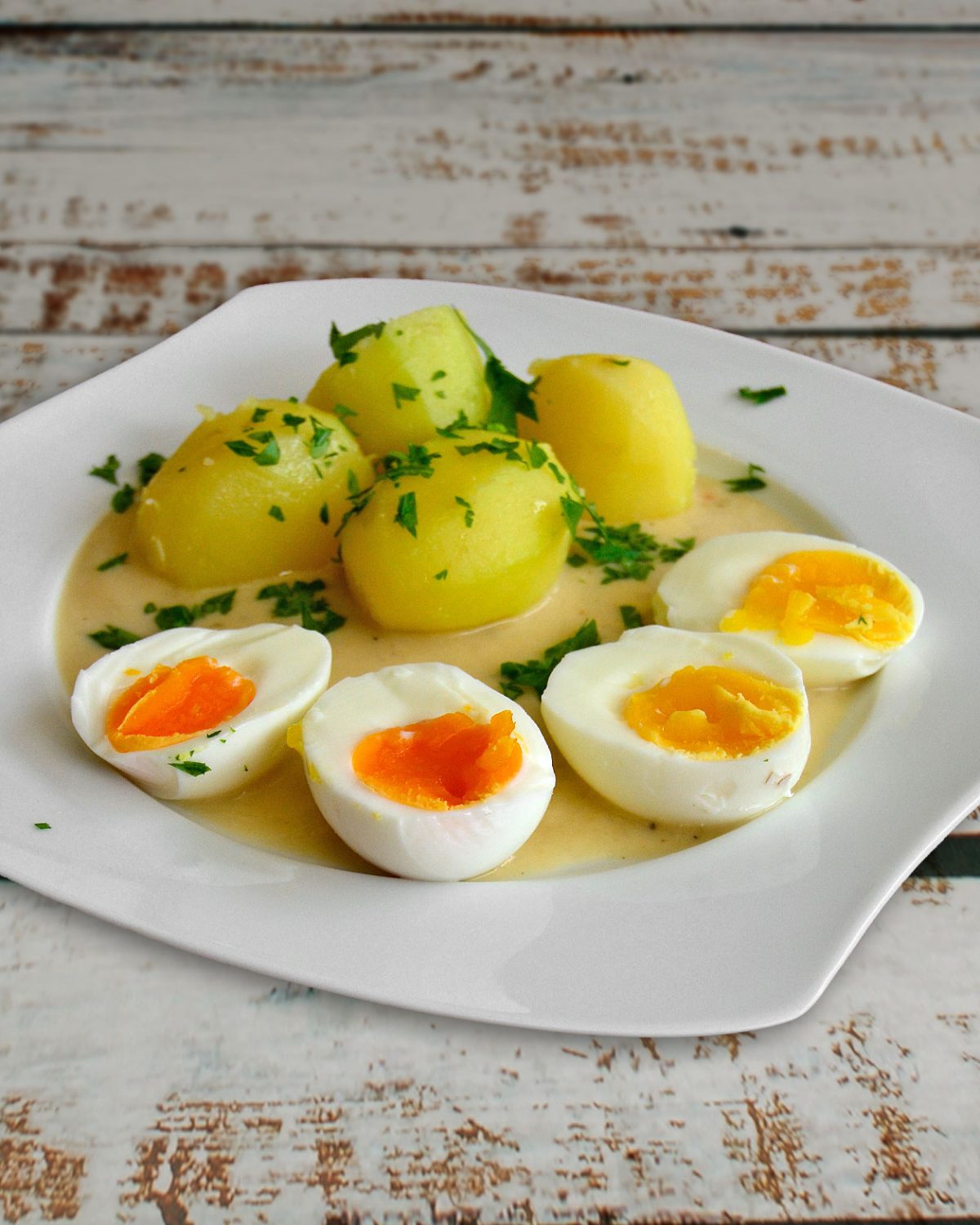 Eier in Senfsauce mit Salzkartoffeln