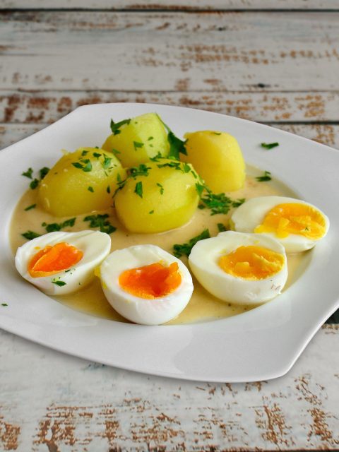 Eier in Senfsauce mit Salzkartoffeln