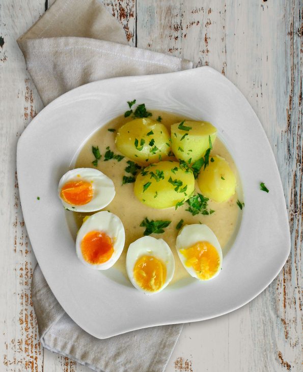 Eier in Senfsauce mit Salzkartoffeln