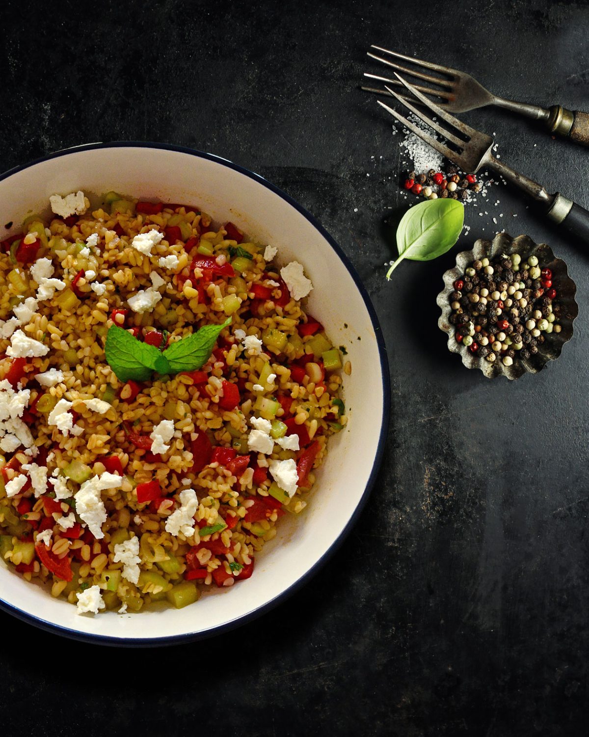 Bunter Bulgursalat mit Feta