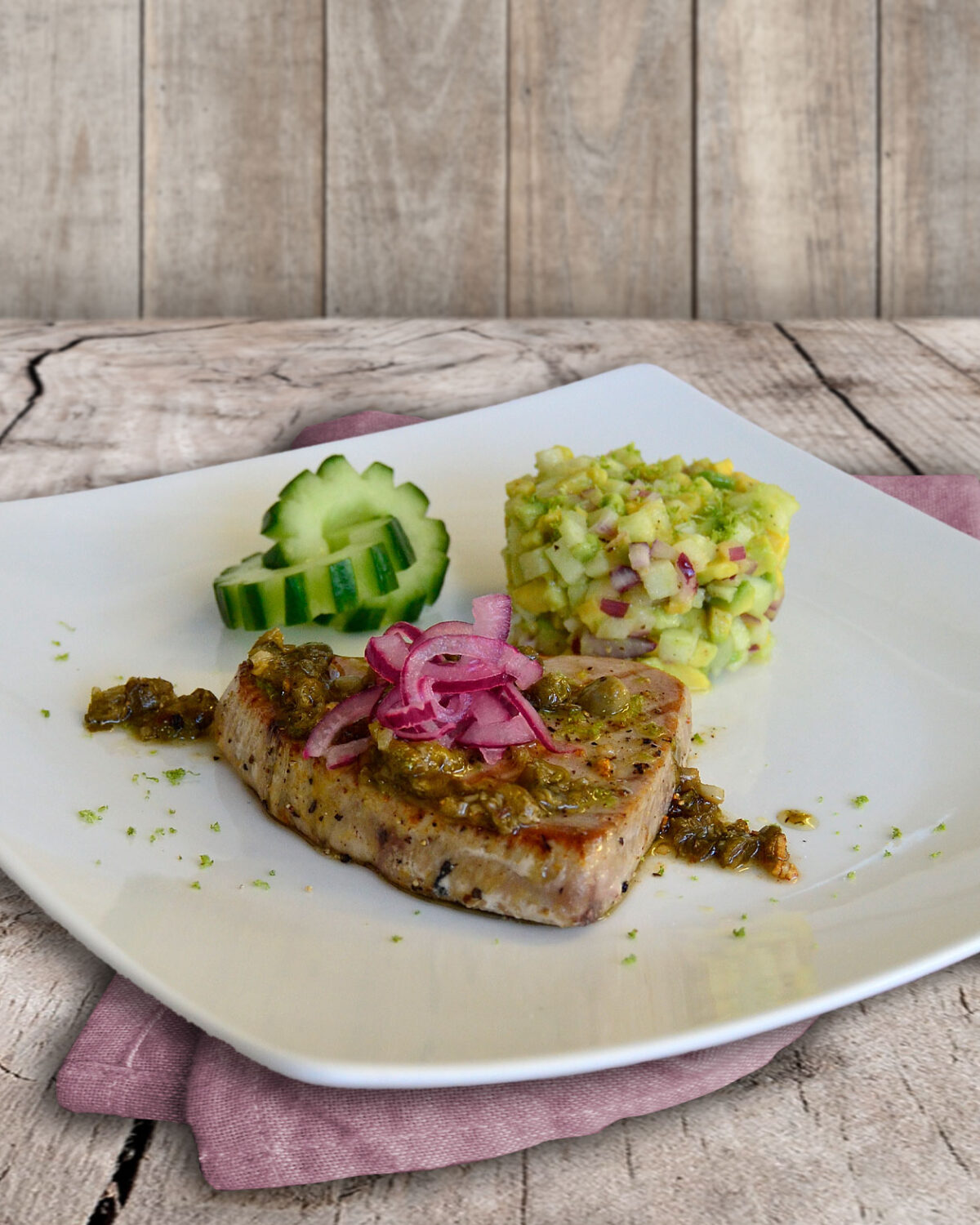 Thunfisch-Steak mit Avocado-Apfel-Tatar