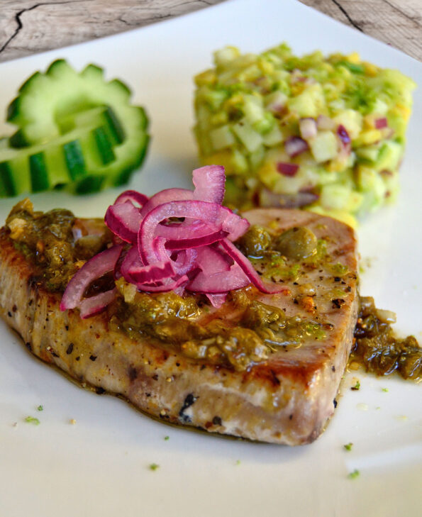 Thunfisch-Steak mit Avocado-Apfel-Tatar