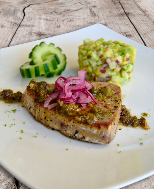 Thunfisch-Steak mit Avocado-Apfel-Tatar