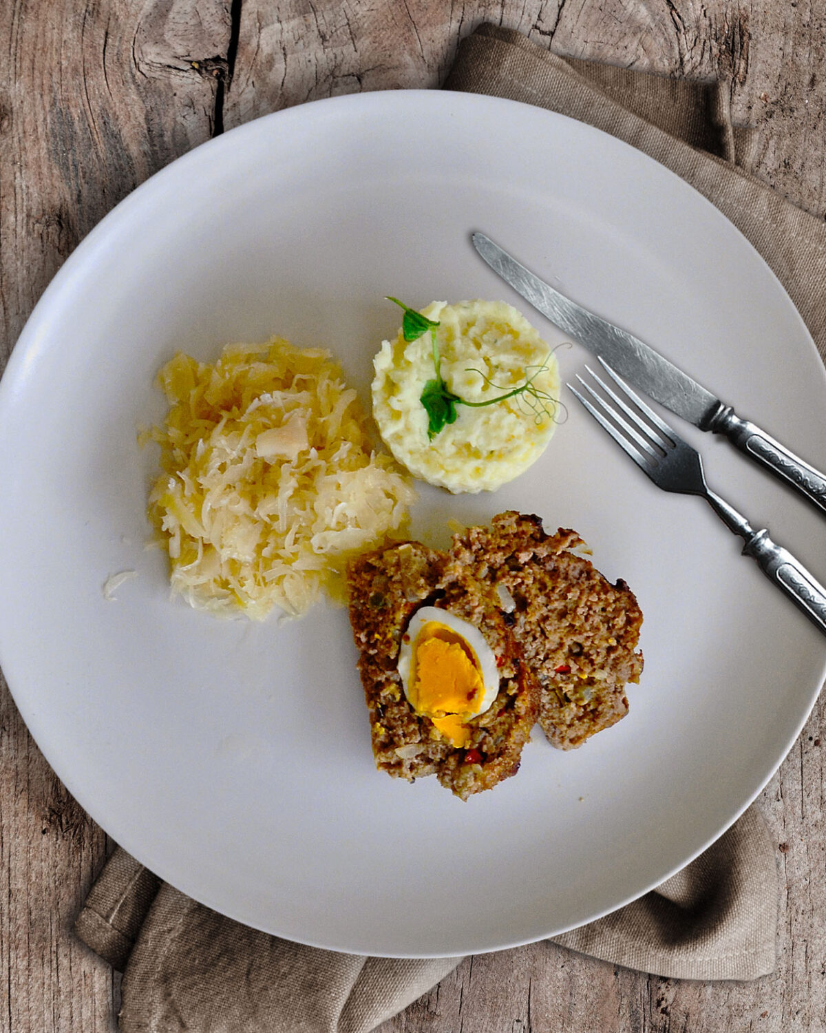 Falscher Hase mit Sauerkraut und Kartoffelpüree