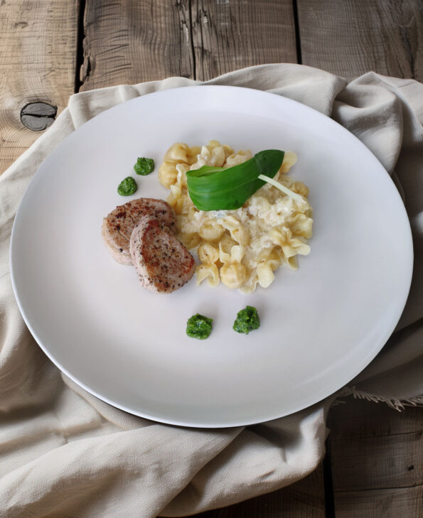 Schweinemedaillions mit Bärlauch-Pesto zu Sacchettini mit Gorgonzolasauce