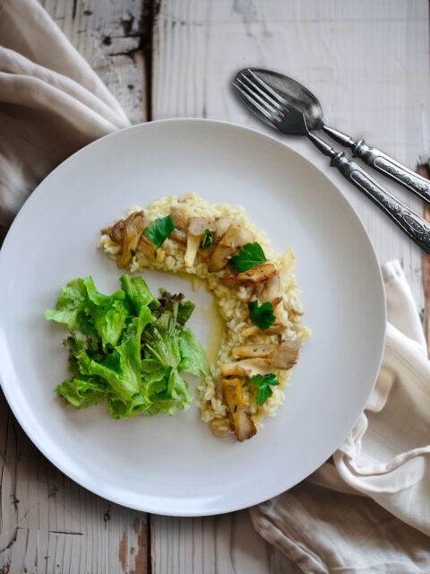 Austernpilz-Risotto mit Salat