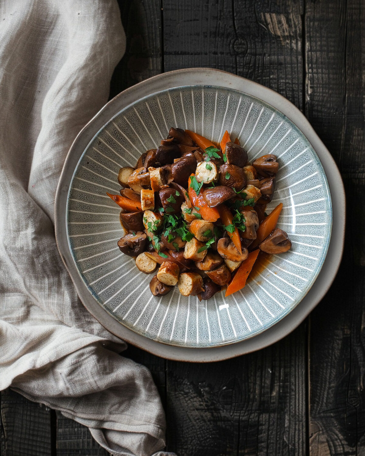 Pilzgulasch mit Bratwürstchen