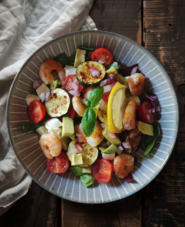 Sommersalat mt Garnelen und gebratenen Zucchini