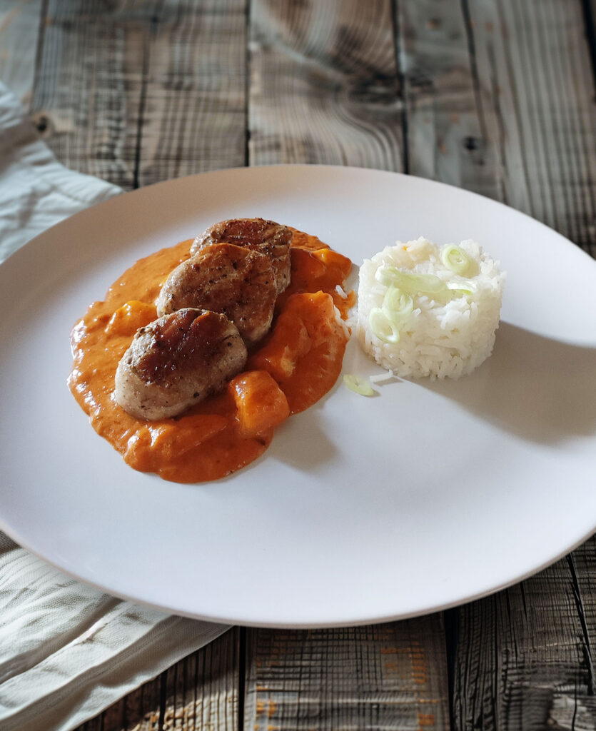 Curry-Schweinemedaillons mit Reis