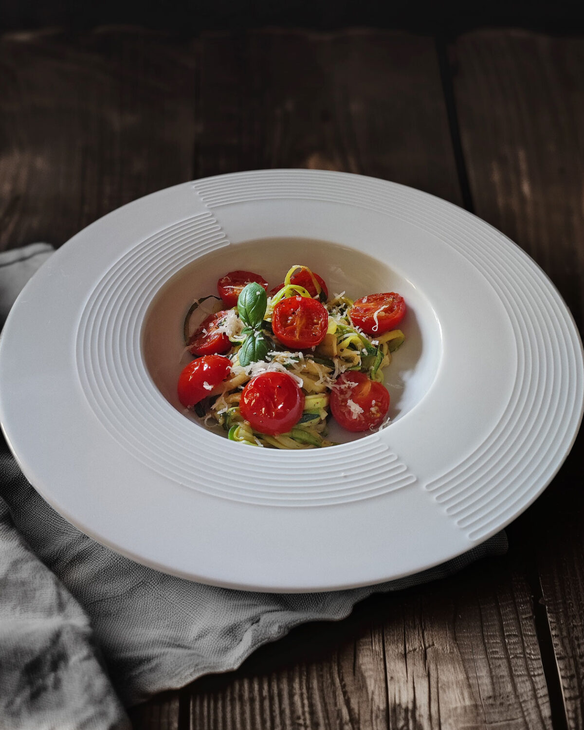 Zoodles mit Tomaten