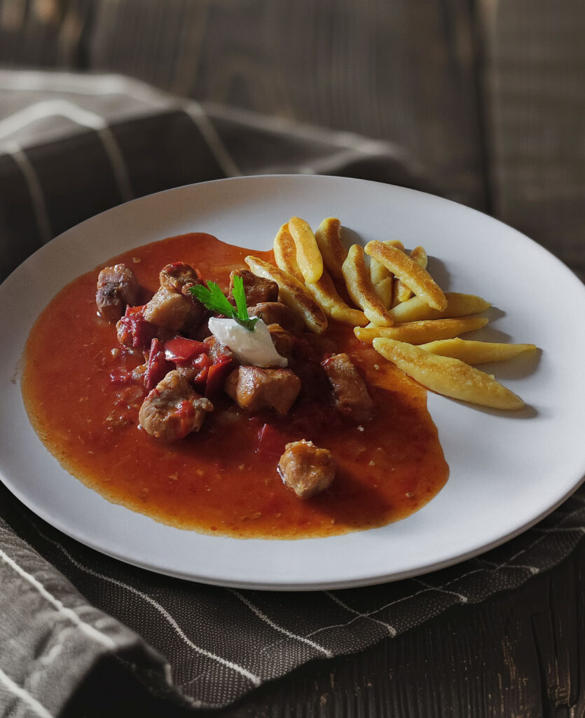 Gulasch mit Schupfnudeln