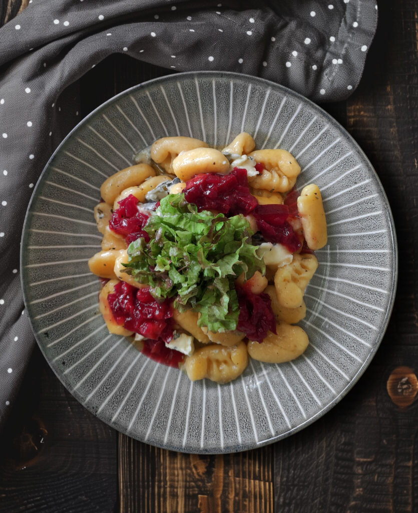 Gnocchi in Salbeibutter mit Gorgonzola und Pflaumenchutney