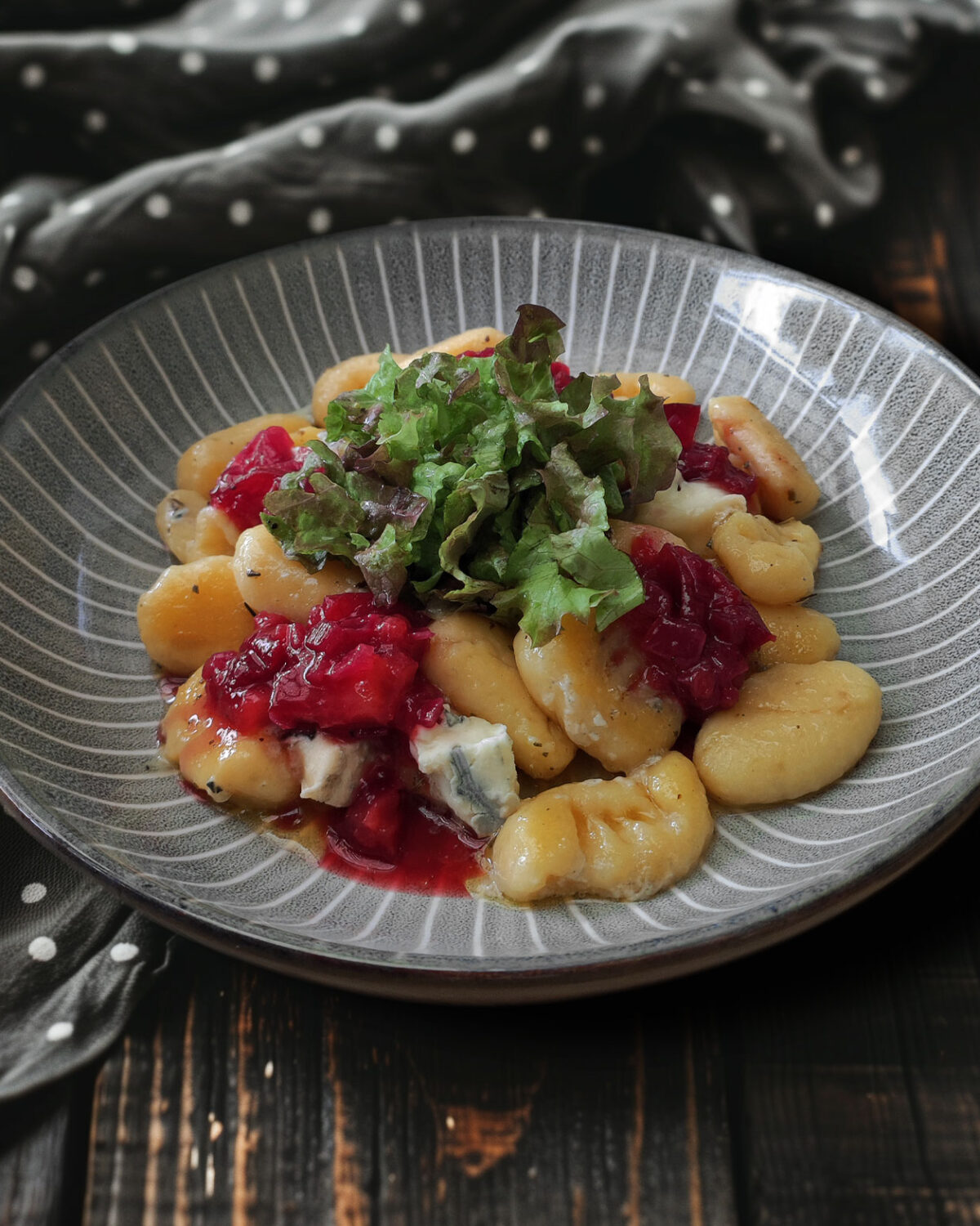 Gnocchi in Salbeibutter mit Gorgonzola und Pflaumenchutney