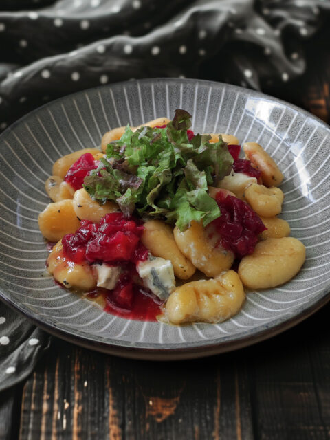 Gnocchi in Salbeibutter mit Gorgonzola und Pflaumenchutney