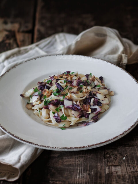 Tagliatelle mit Radicchio, Walnüssen und Gorgonzolasauce