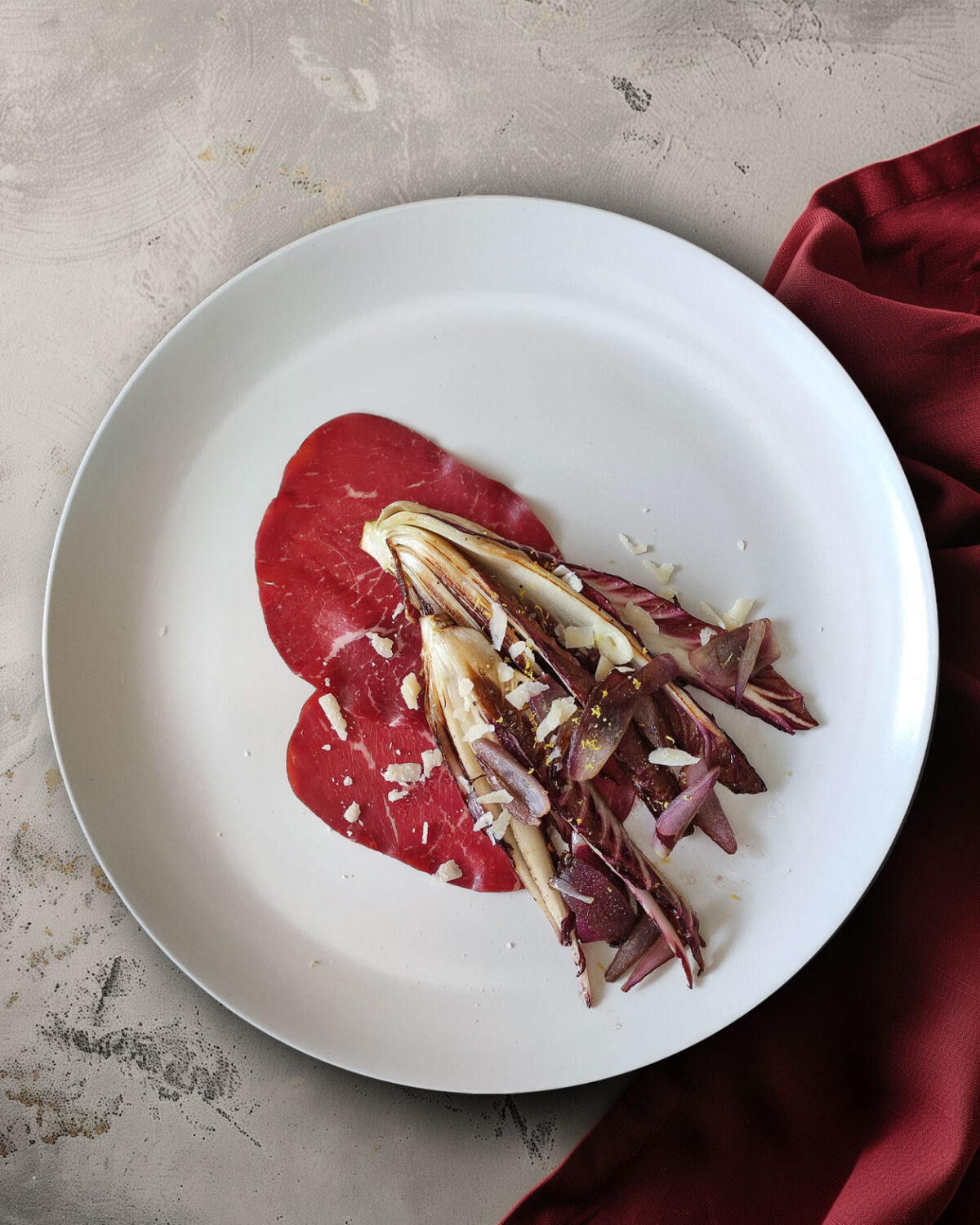 Gebratener Radicchio trevisano auf Bresaola