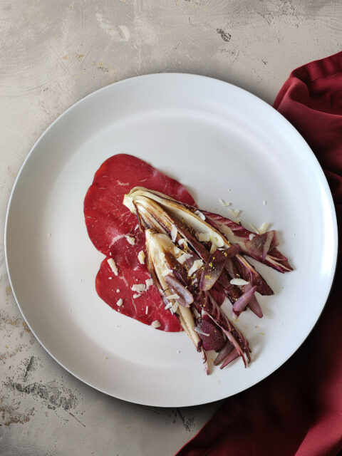 Gebratener Radicchio trevisano auf Bresaola