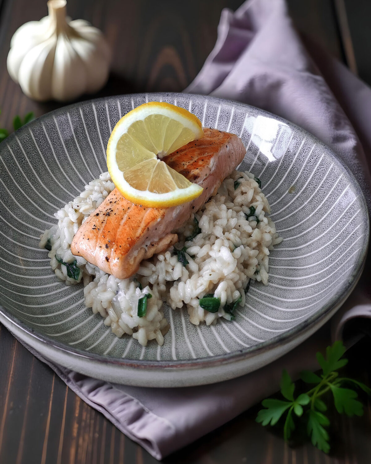 Lachs auf Bärlauch-Ziegenkäse-Risotto